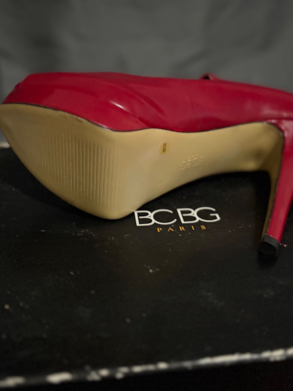 Red Pumps - Picture 3 of 16